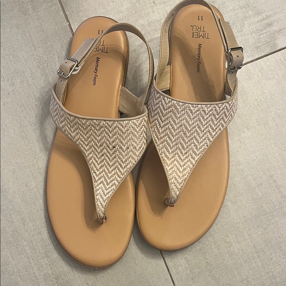 Time and Tru Women's Beige Woven Sandals